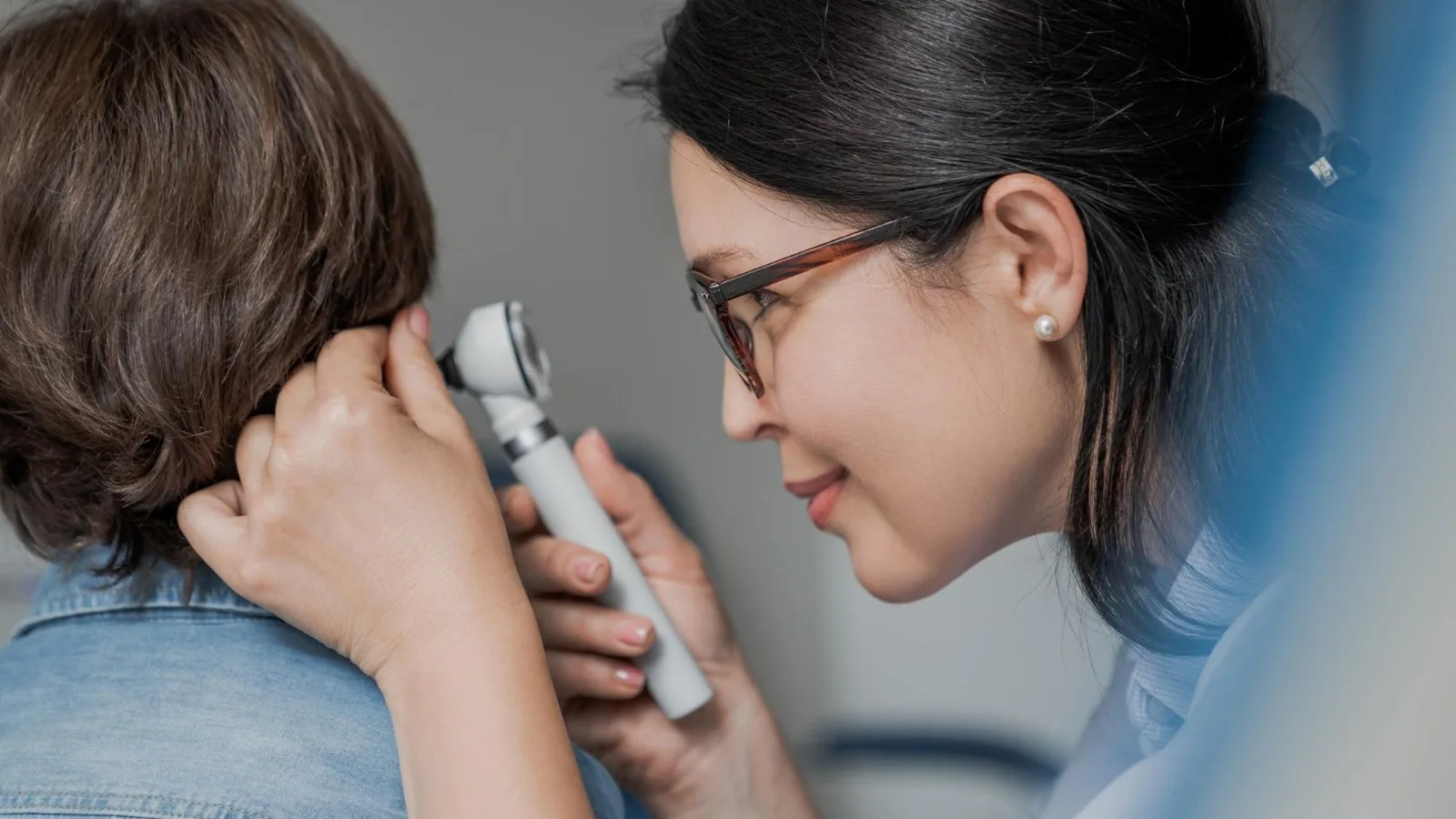 ¿Qué especialista trata la otitis?